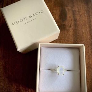 Moon stone with white topaz ring